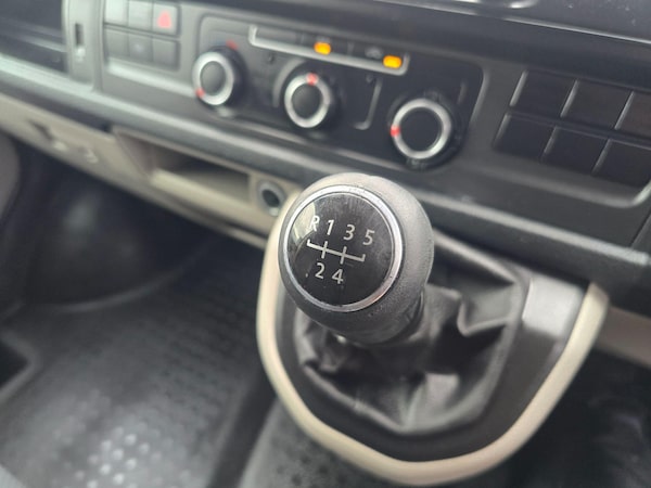Used Volkswagen Transporter 2018 for sale - 76201244: Photo 23