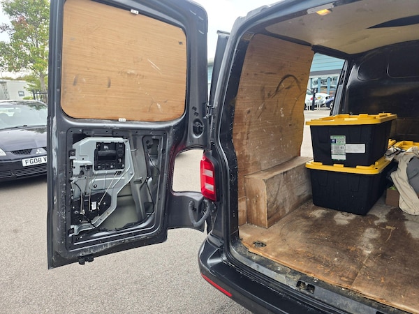 Used Volkswagen Transporter 2018 for sale - 76201244: Photo 54
