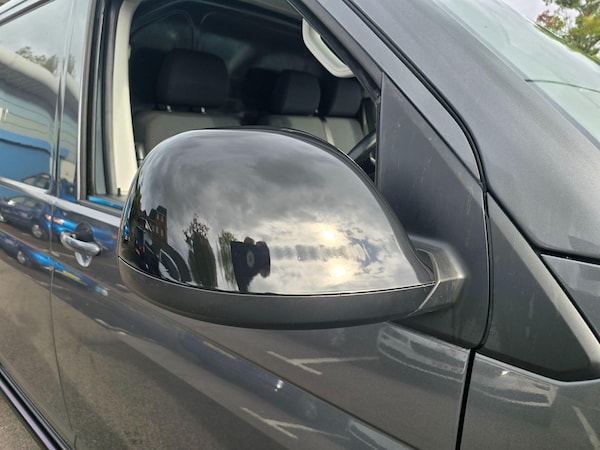Used Volkswagen Transporter 2018 for sale - 76201244: Photo 77
