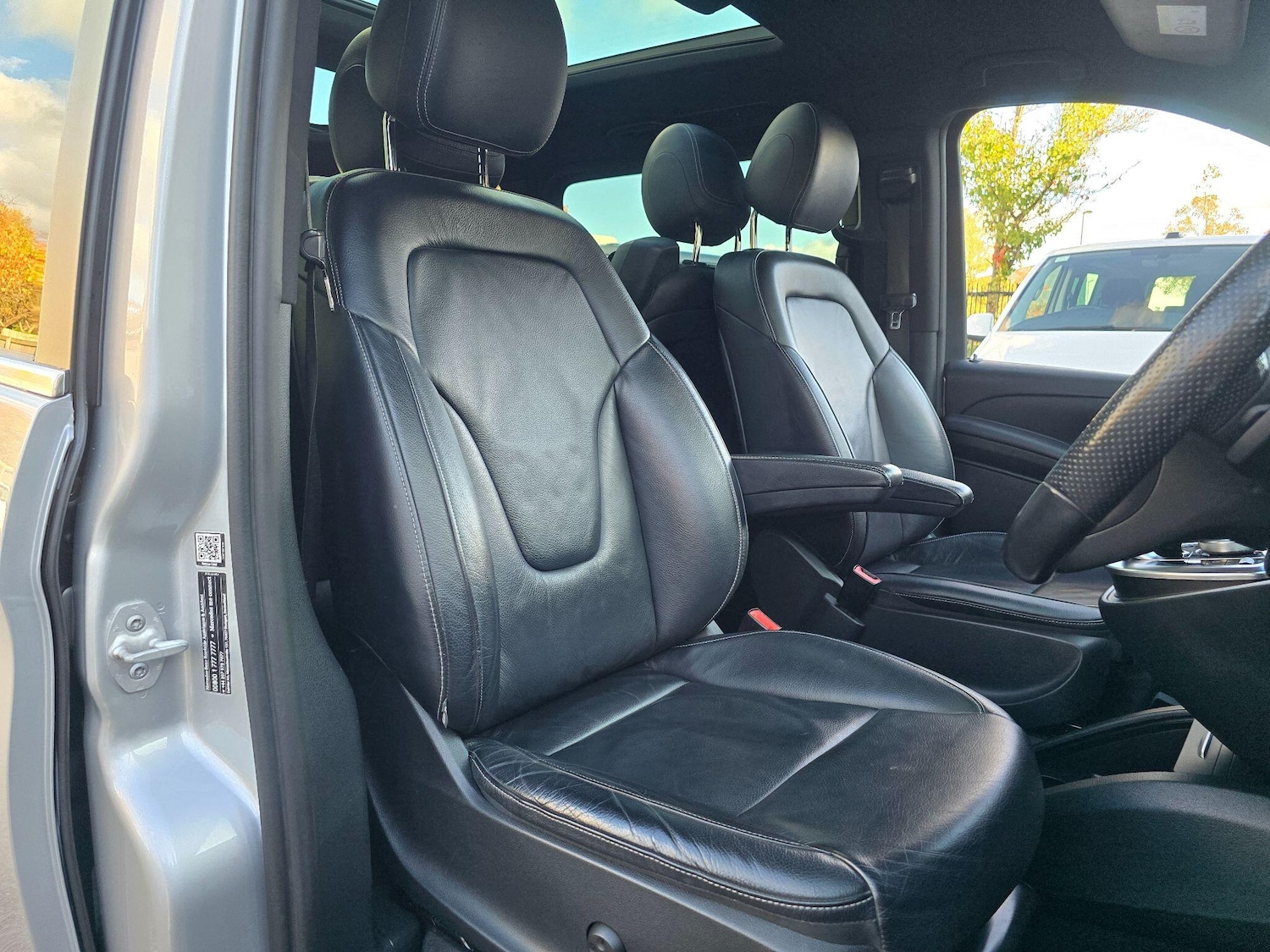 Used Mercedes-Benz V-Class 2025 for sale - 76446915: Photo 10