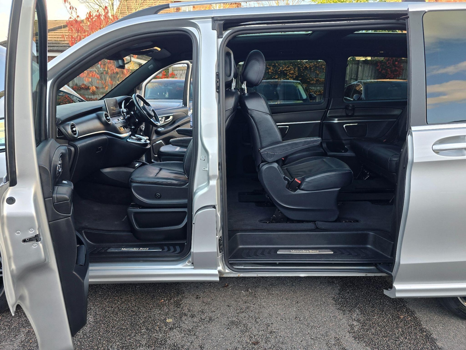 Used Mercedes-Benz V-Class 2025 for sale - 76446915: Photo 3