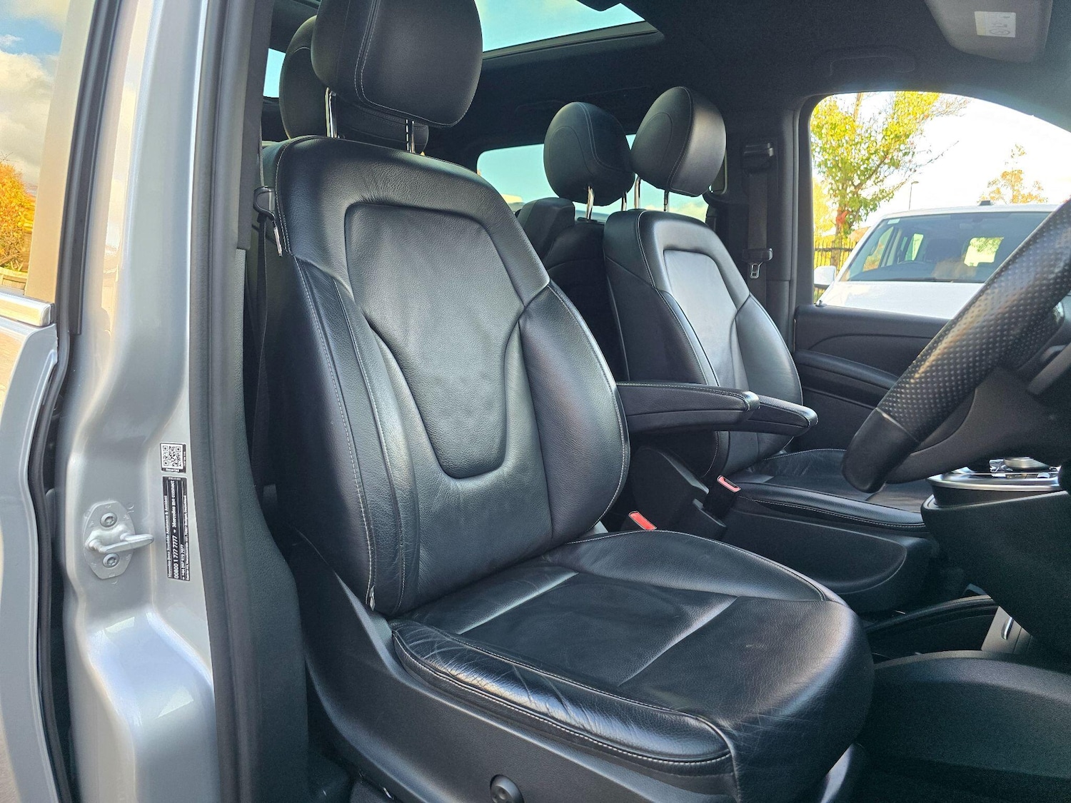 Used Mercedes-Benz V-Class 2025 for sale - 76446915: Photo 33