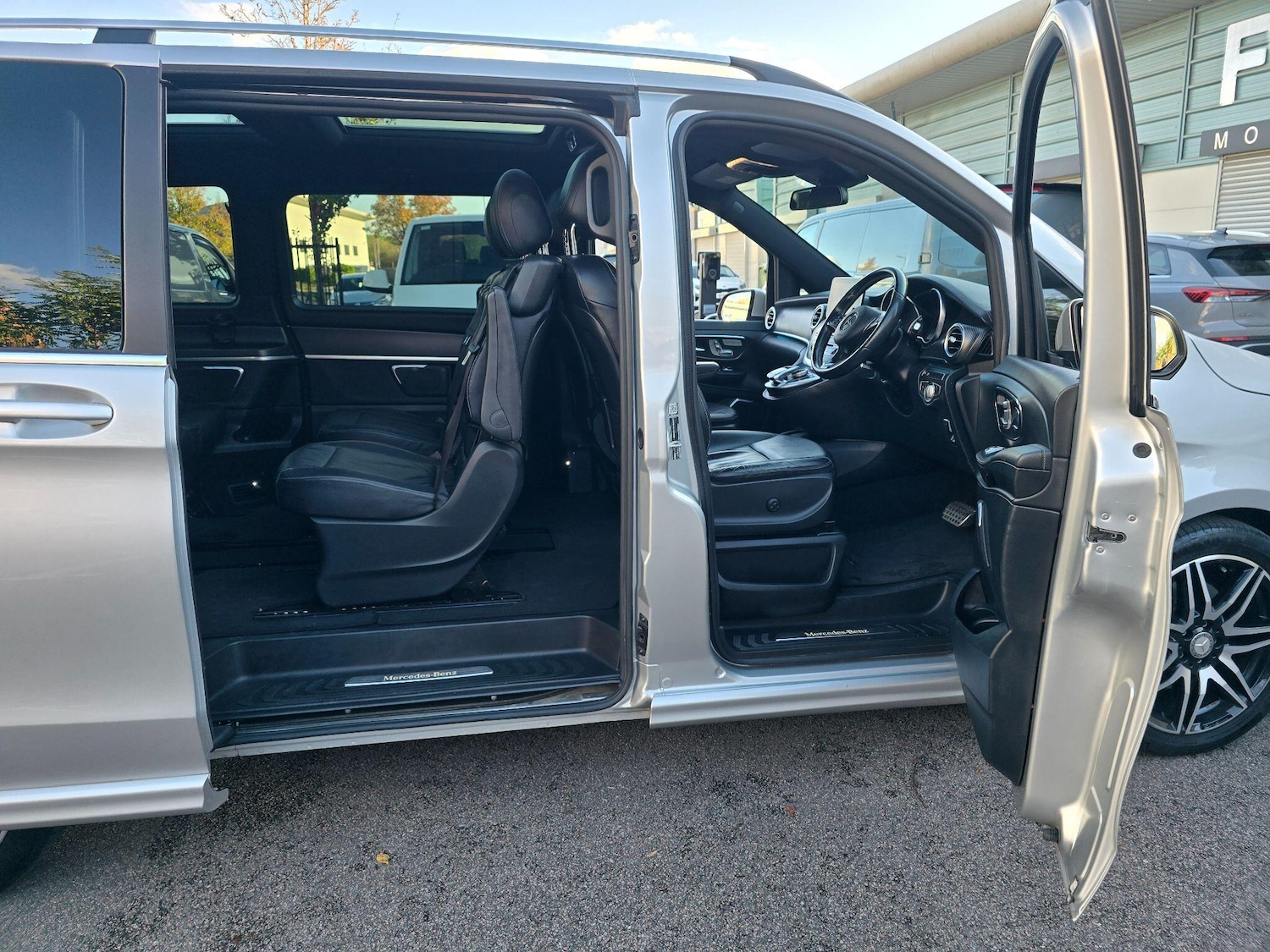 Used Mercedes-Benz V-Class 2025 for sale - 76446915: Photo 40