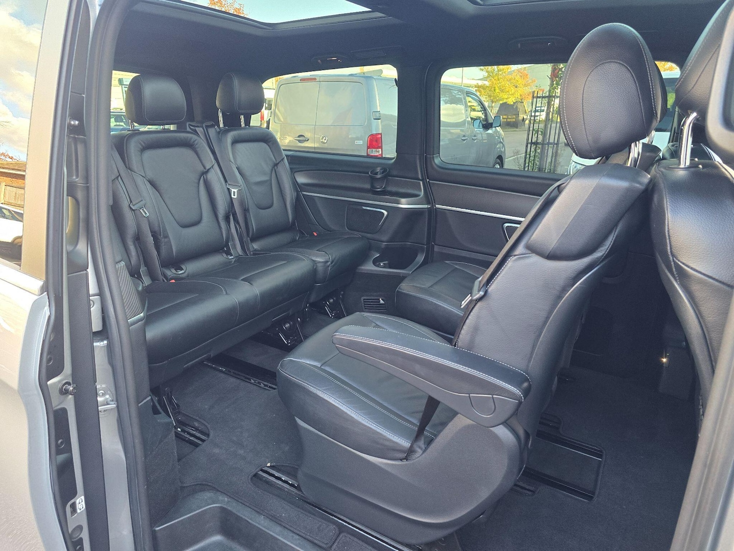 Used Mercedes-Benz V-Class 2025 for sale - 76446915: Photo 41