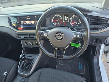 Used Volkswagen Polo 2018 for sale - 77120420: Photo