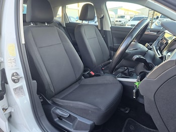 Used Volkswagen Polo 2018 for sale - 77120420: Photo