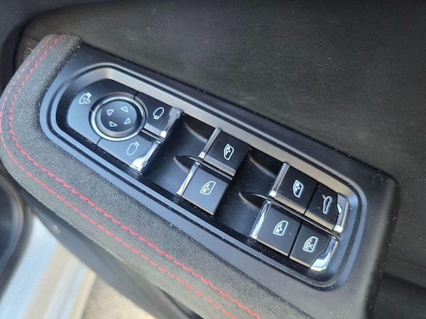 Used Porsche Macan 2022 for sale - 76042583: Photo 30
