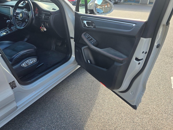 Used Porsche Macan 2022 for sale - 76042583: Photo 38