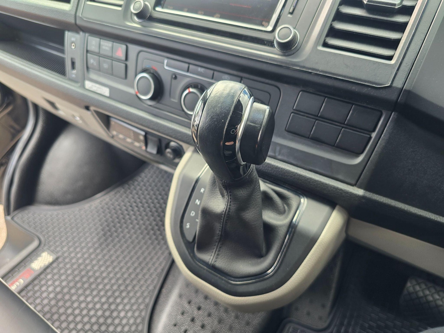 Used Volkswagen Transporter 2017 for sale - 78063042: Photo 27