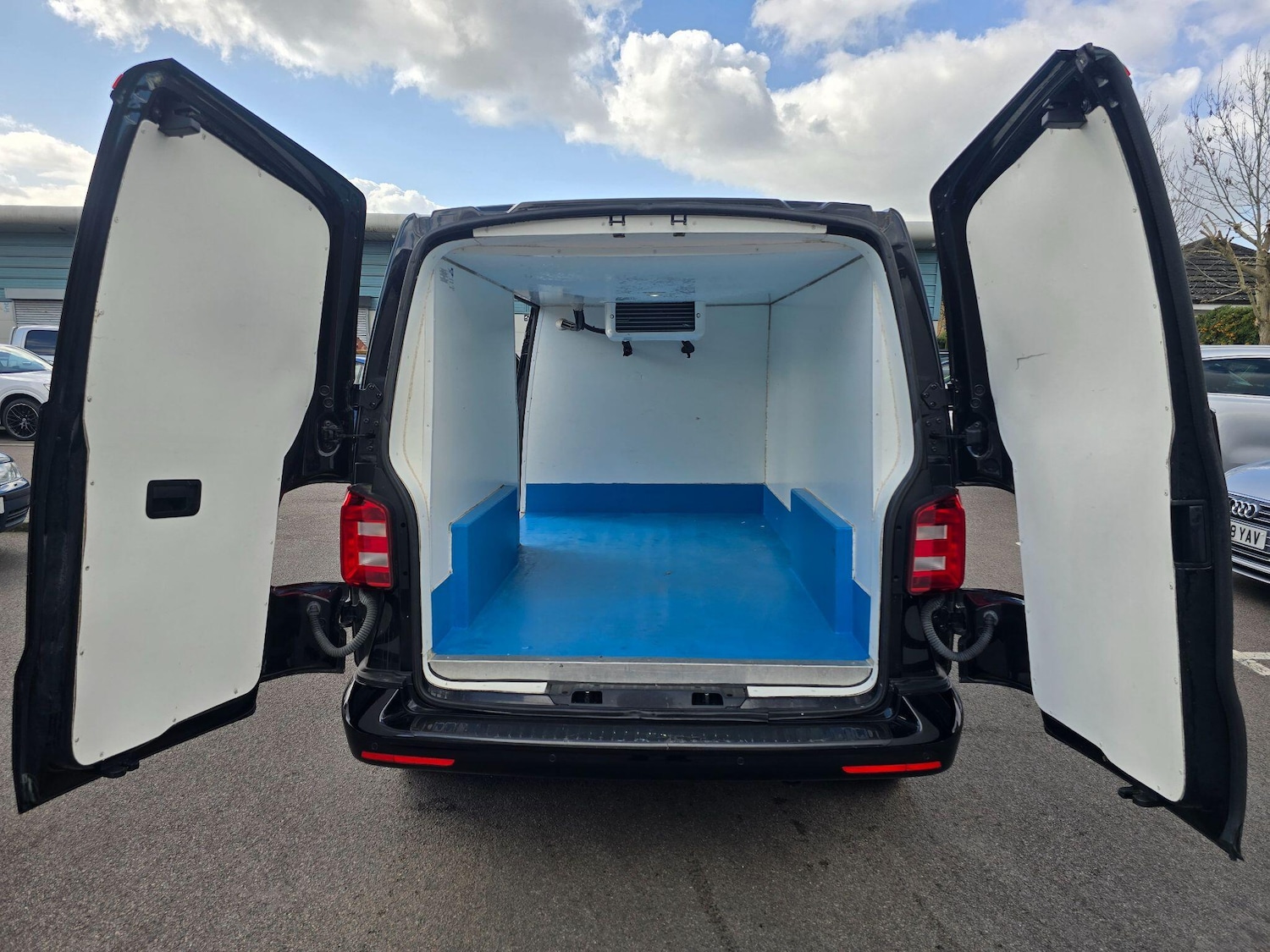 Used Volkswagen Transporter 2017 for sale - 78063042: Photo 51