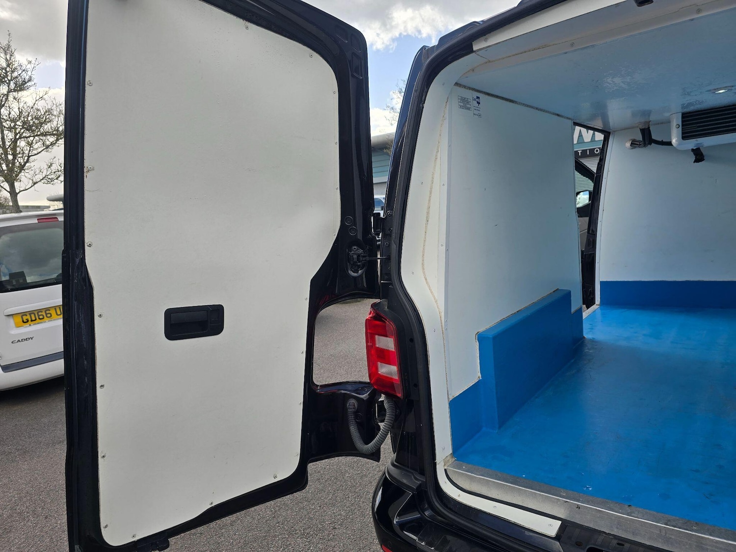 Used Volkswagen Transporter 2017 for sale - 78063042: Photo 54