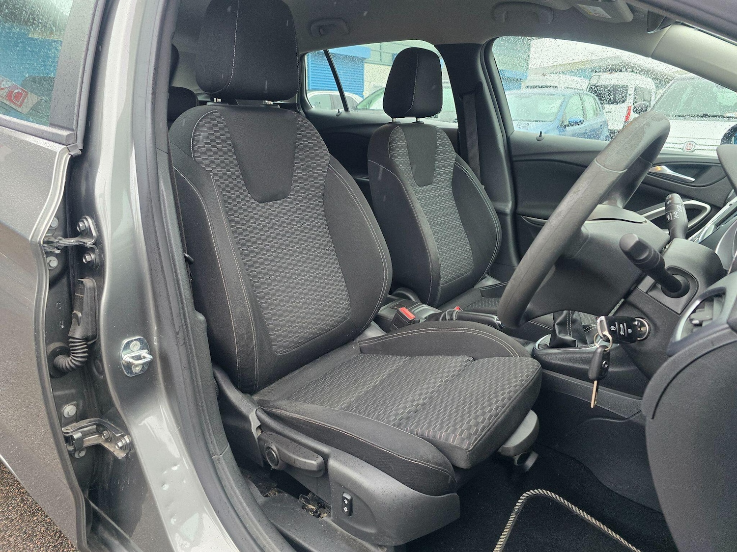 Used Vauxhall Astra 2017 for sale - 77468751: Photo 2