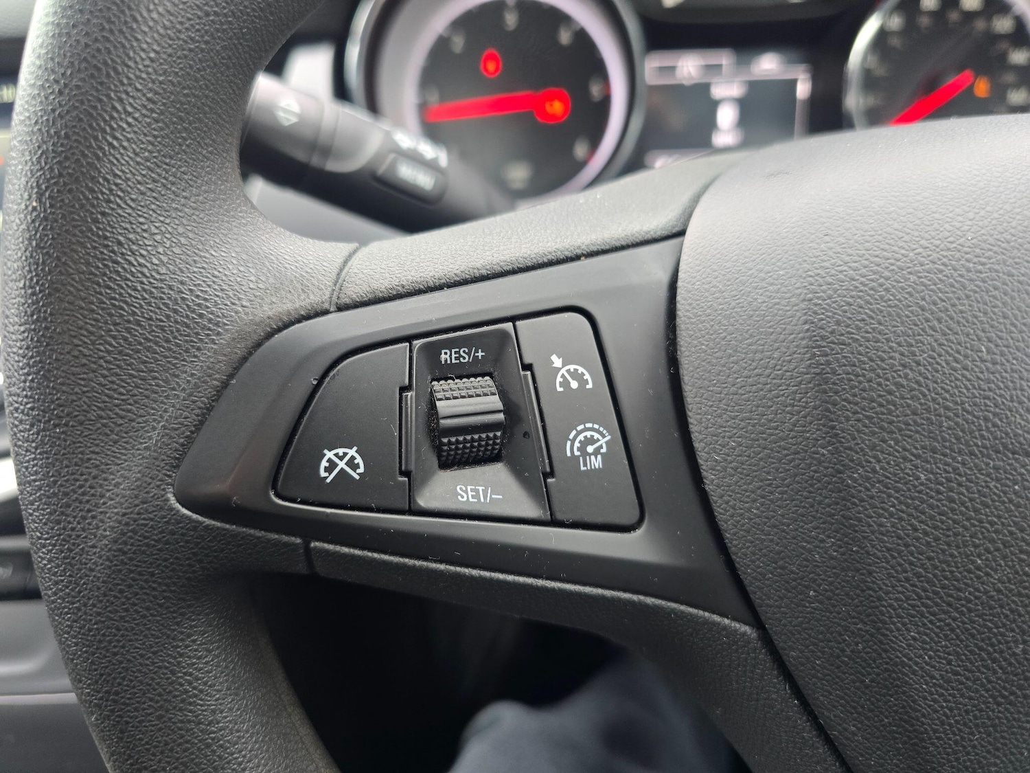 Used Vauxhall Astra 2017 for sale - 77468751: Photo 5