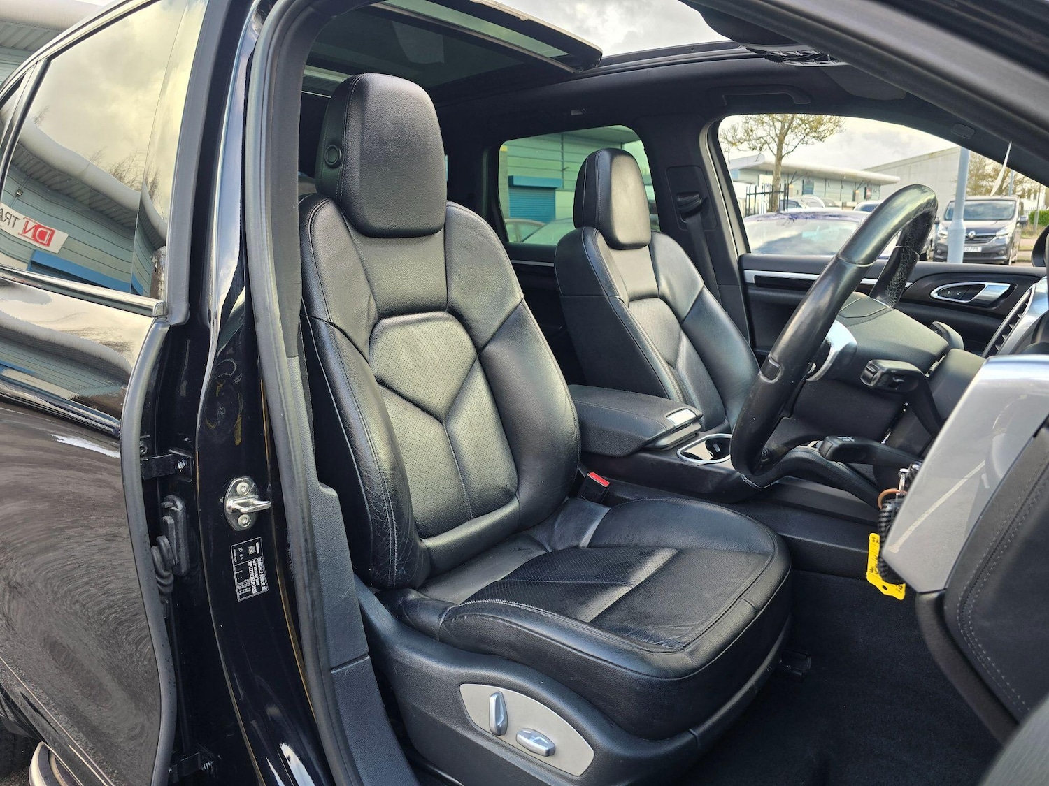 Used Porsche Cayenne 2014 for sale - 77396628: Photo 2