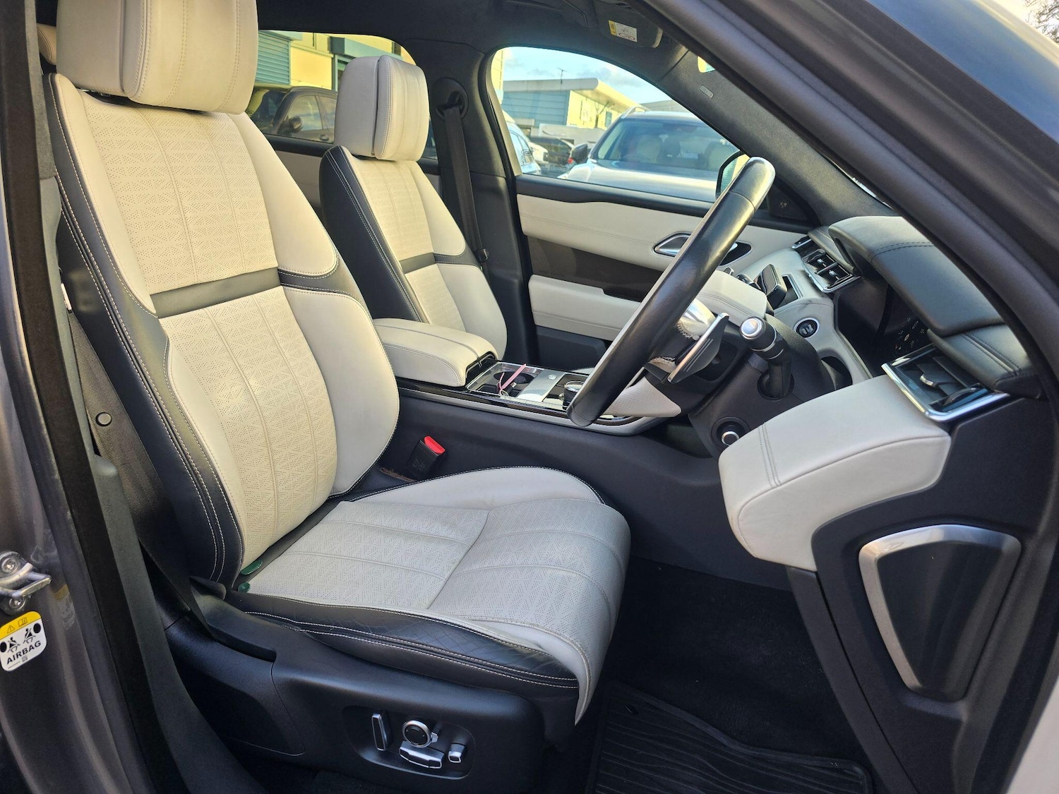 Used Land Rover Range Rover Velar 2018 for sale - 76865685: Photo 3