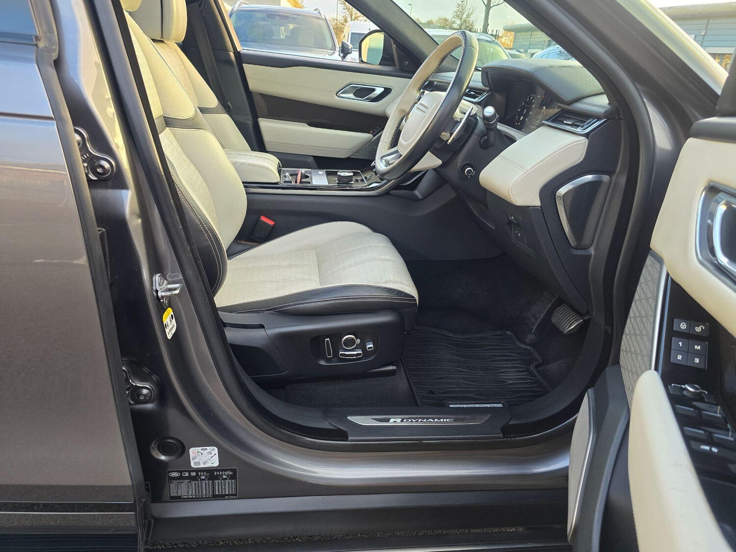 Used Land Rover Range Rover Velar 2018 for sale - 76865685: Photo 43