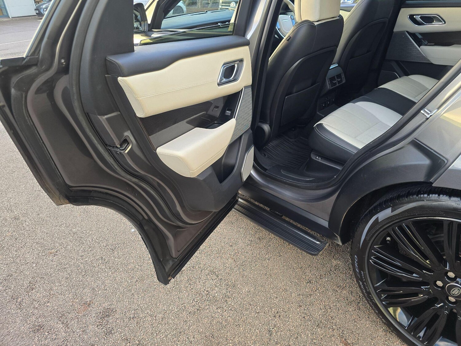 Used Land Rover Range Rover Velar 2018 for sale - 76865685: Photo 60