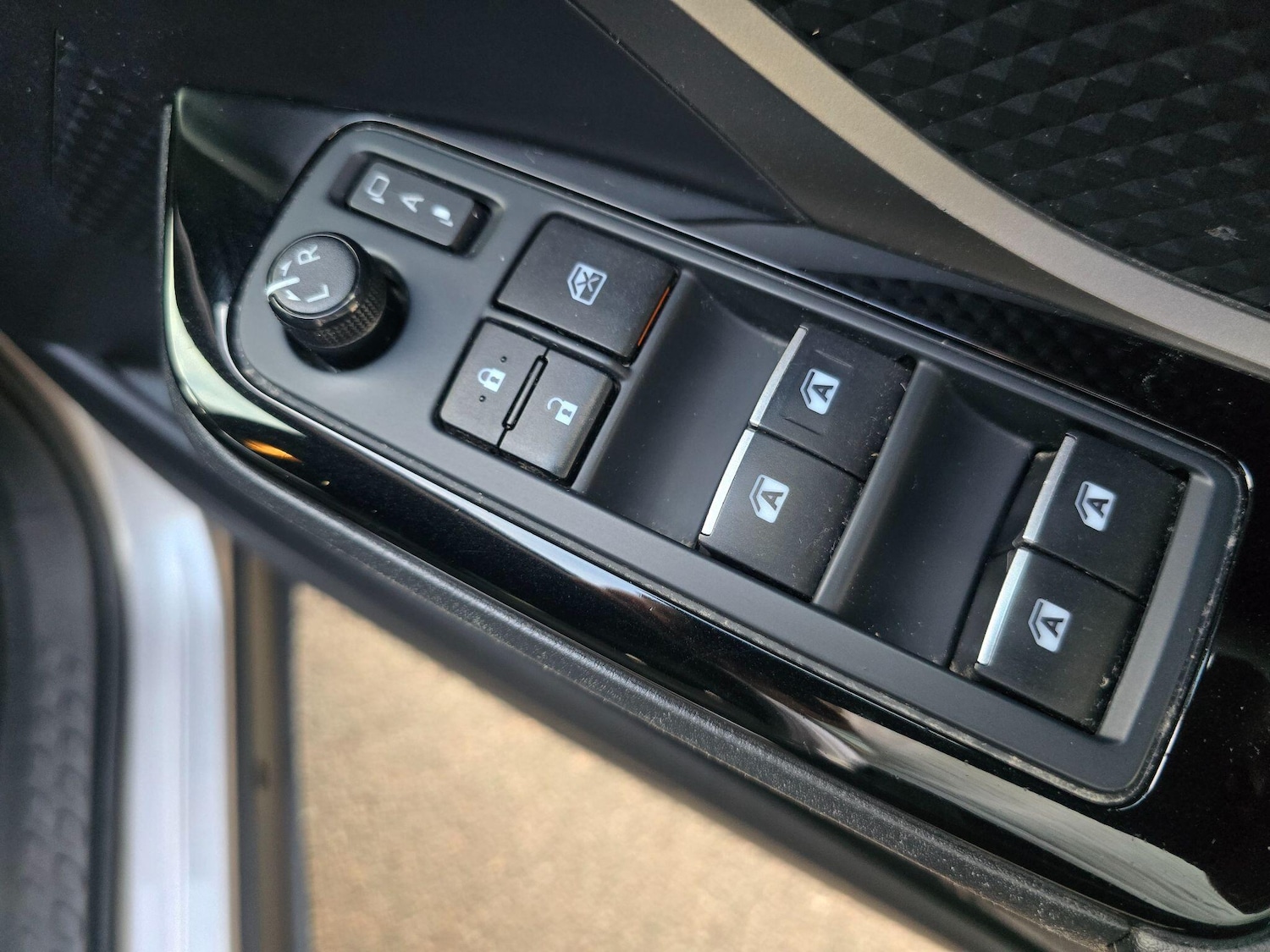 Used Toyota C-HR 2019 for sale - 76441377: Photo 17