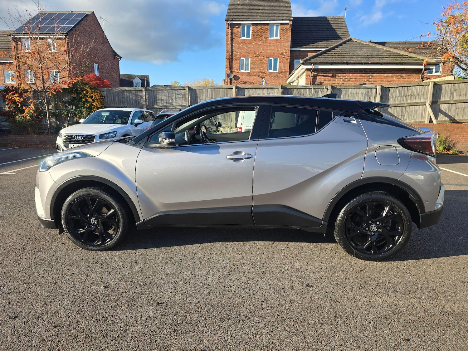Used Toyota C-HR 2019 for sale - 76441377: Photo 2