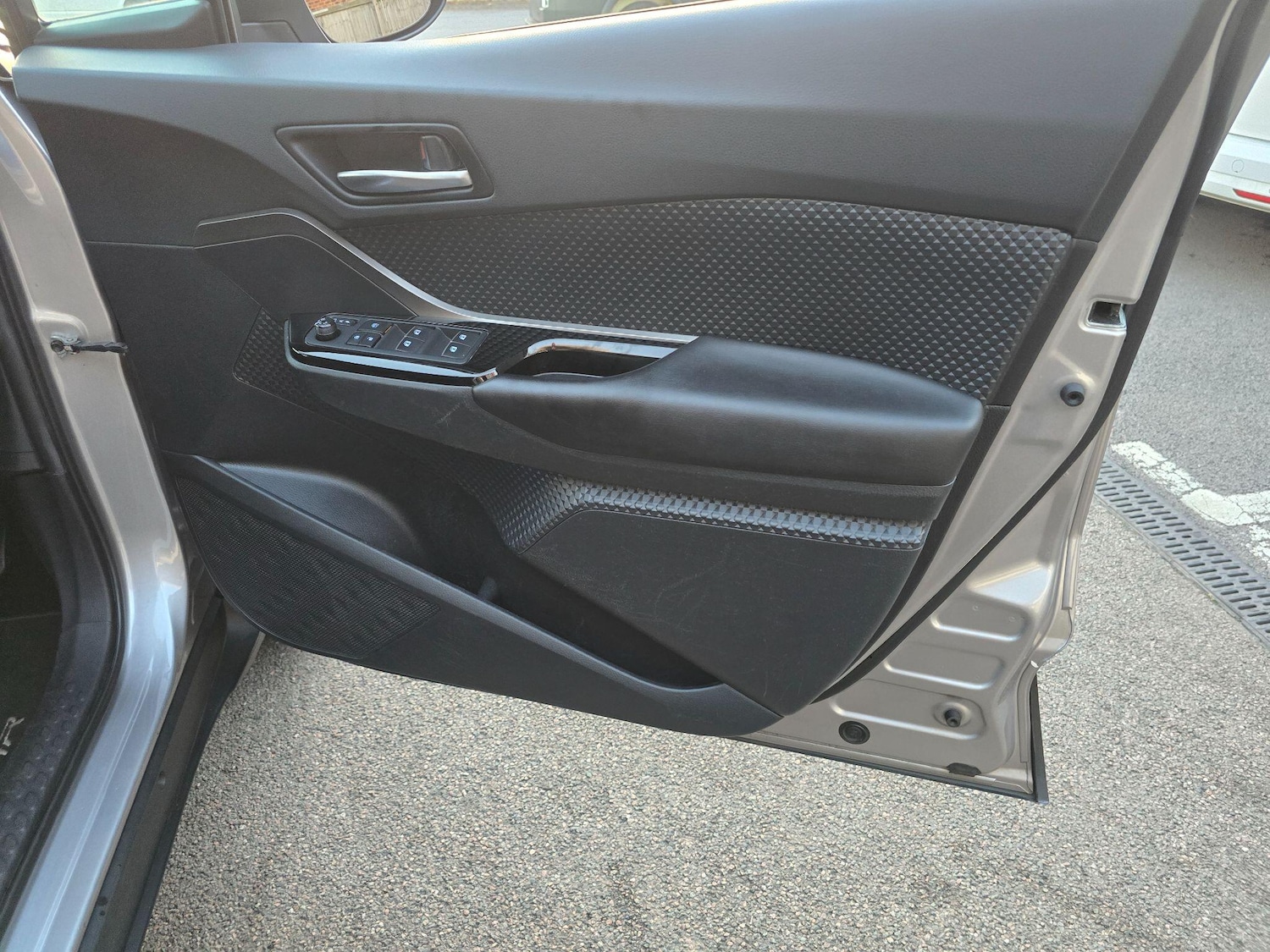 Used Toyota C-HR 2019 for sale - 76441377: Photo 33