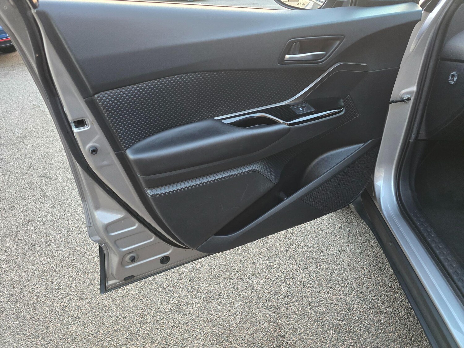 Used Toyota C-HR 2019 for sale - 76441377: Photo 42