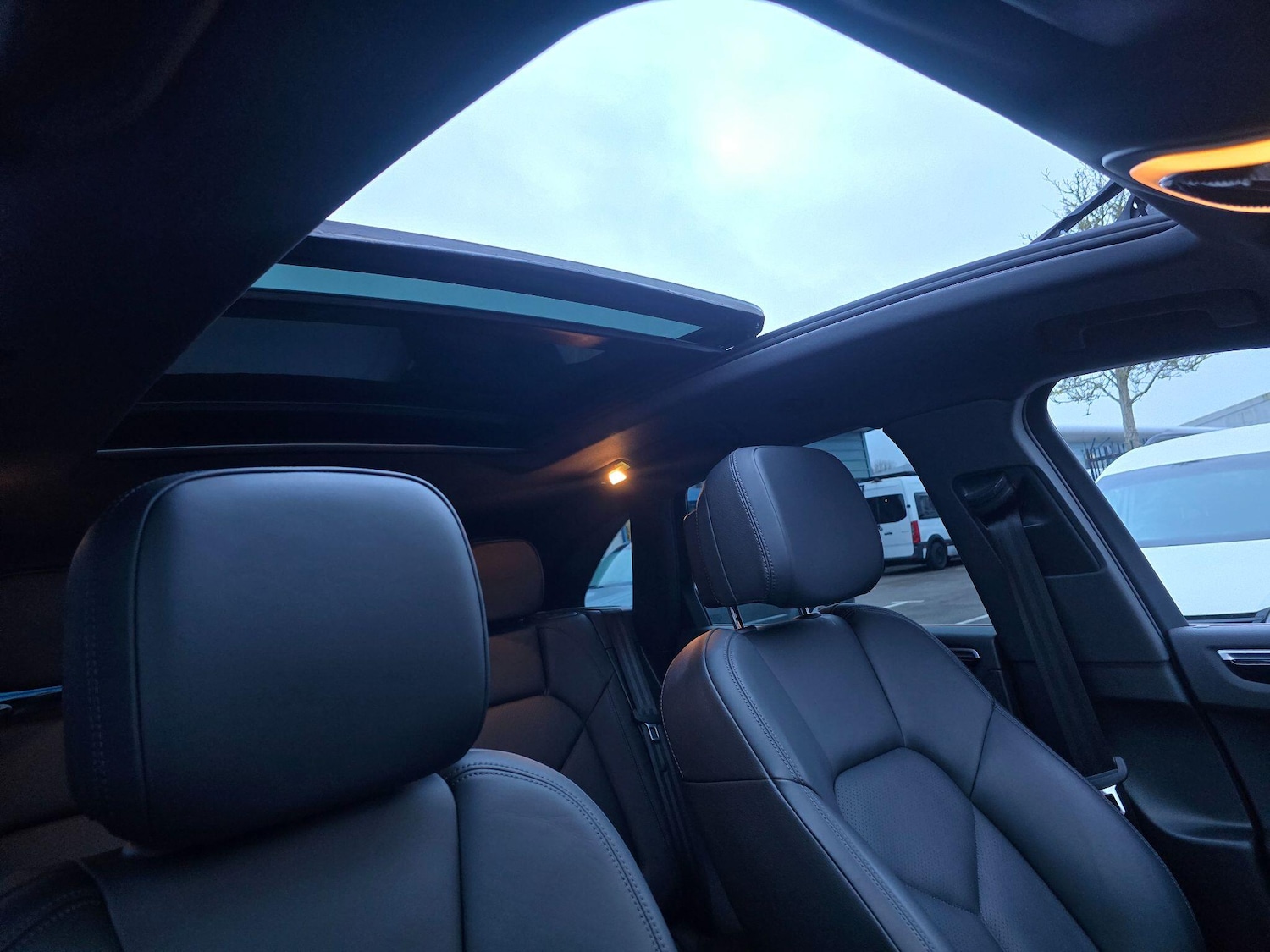 Used Porsche Macan 2020 for sale - 77020869: Photo 11