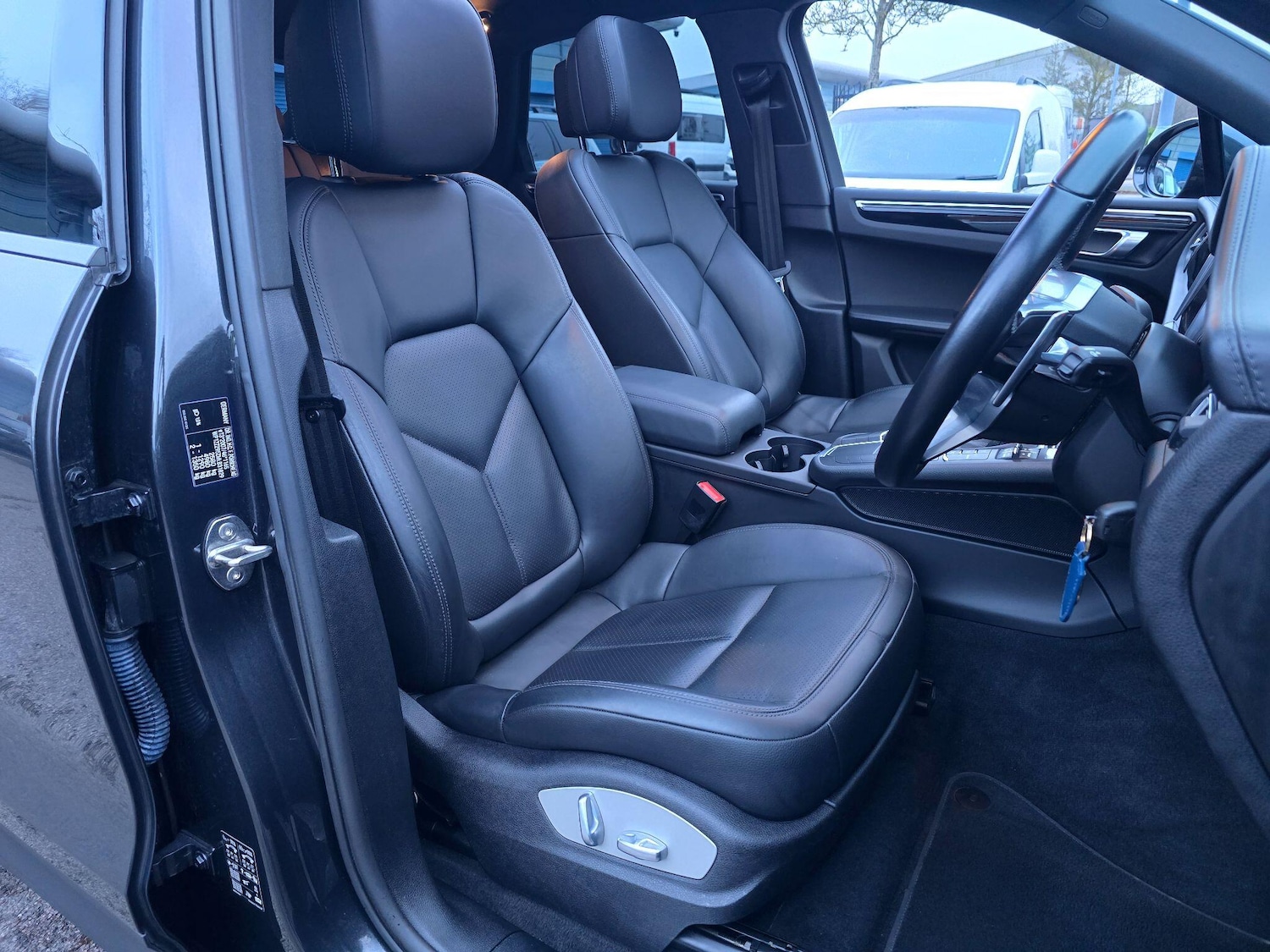 Used Porsche Macan 2020 for sale - 77020869: Photo 12