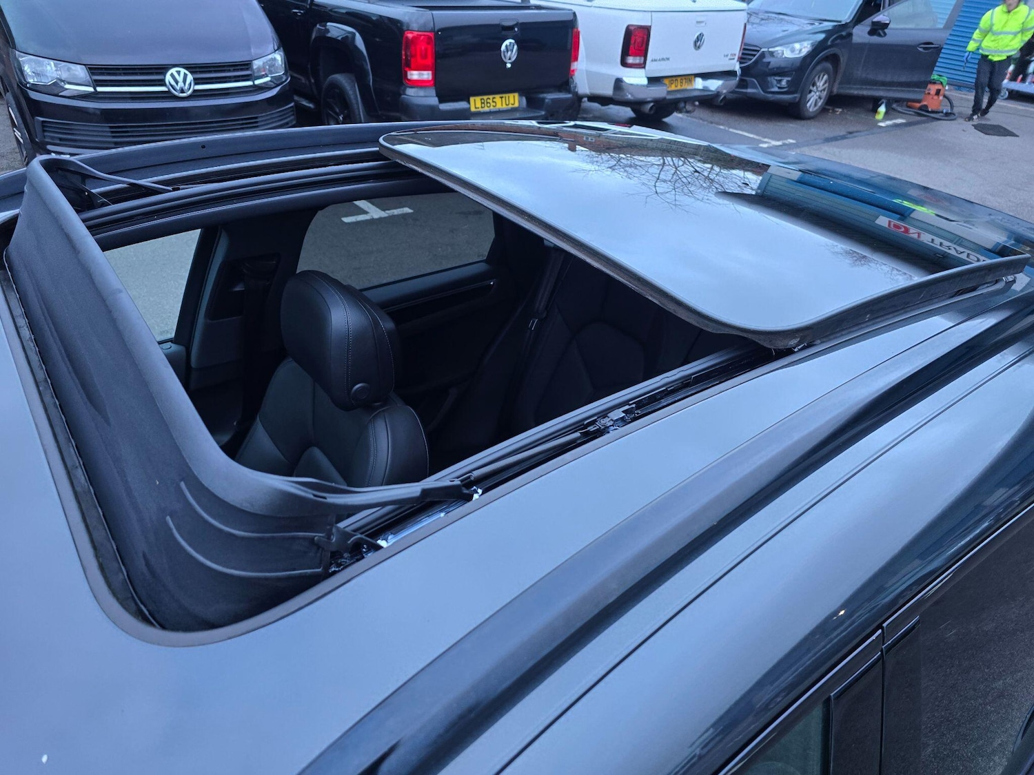 Used Porsche Macan 2020 for sale - 77020869: Photo 2