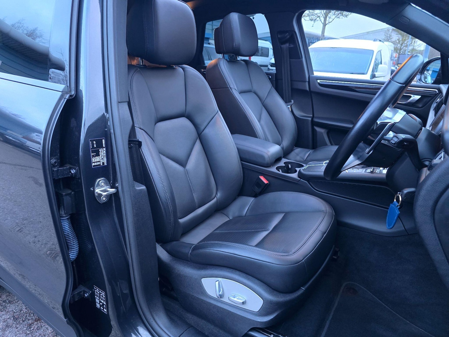 Used Porsche Macan 2020 for sale - 77020869: Photo 34