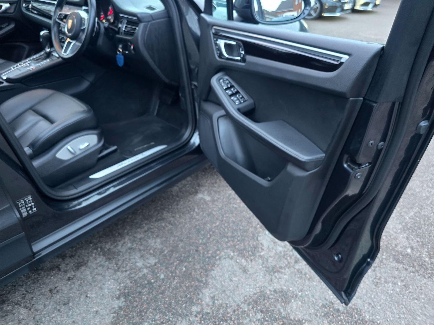 Used Porsche Macan 2020 for sale - 77020869: Photo 40