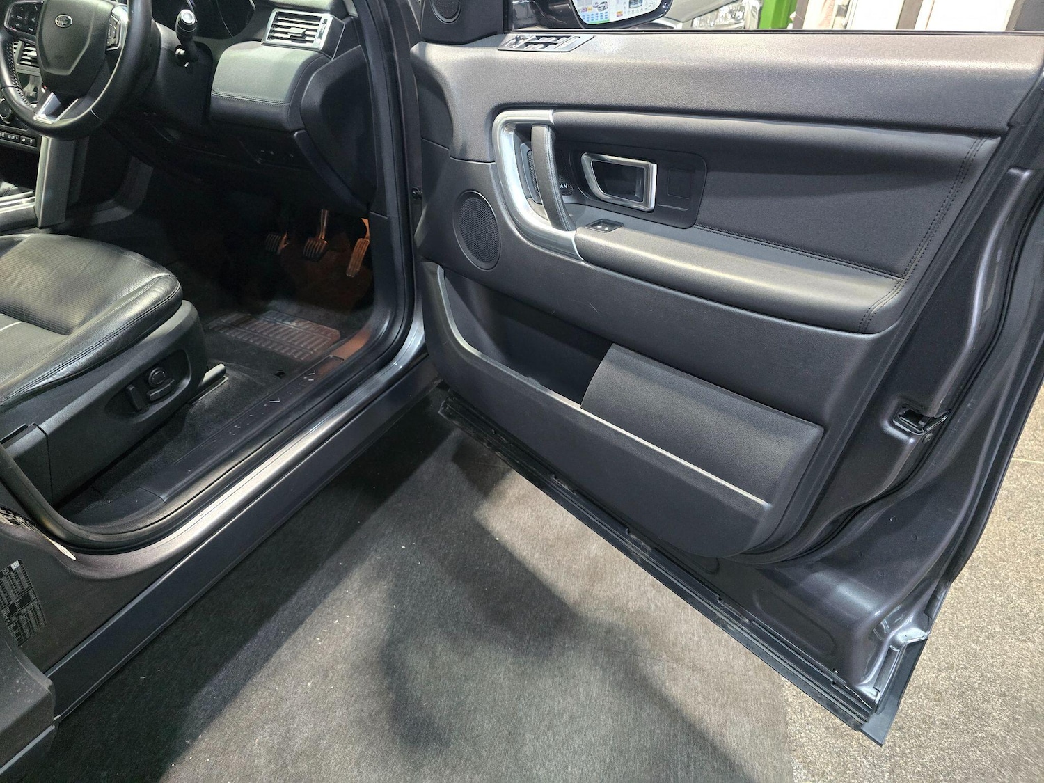 Used Land Rover Discovery Sport 2018 for sale - 76175397: Photo 31