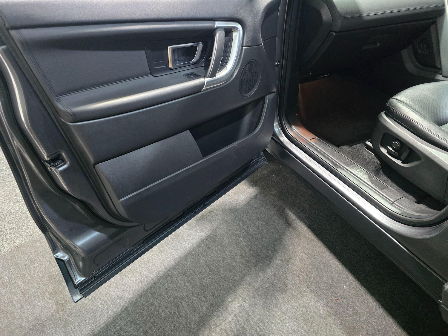 Used Land Rover Discovery Sport 2018 for sale - 76175397: Photo 34
