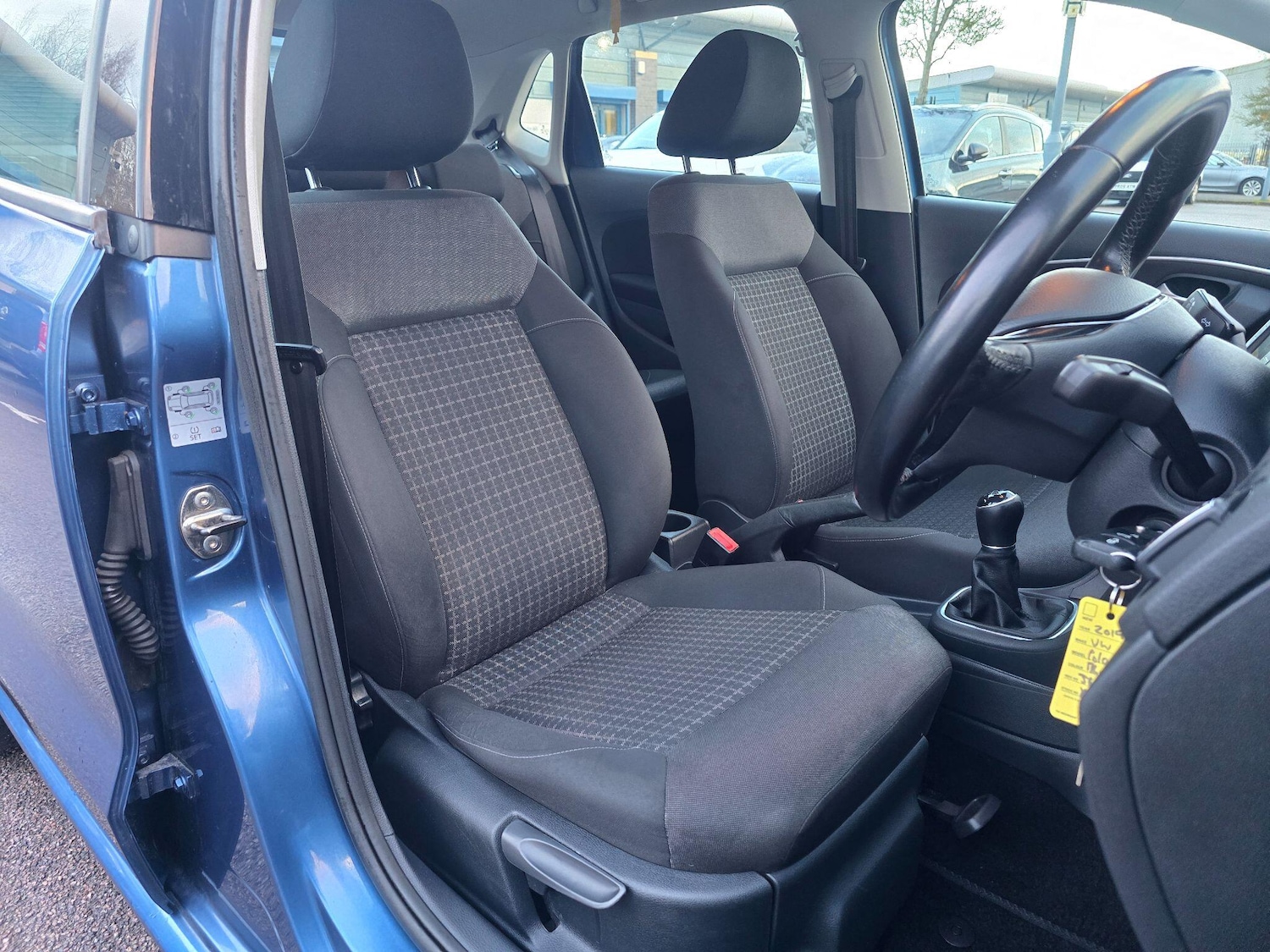 Used Volkswagen Polo 2015 for sale - 77484450: Photo 2