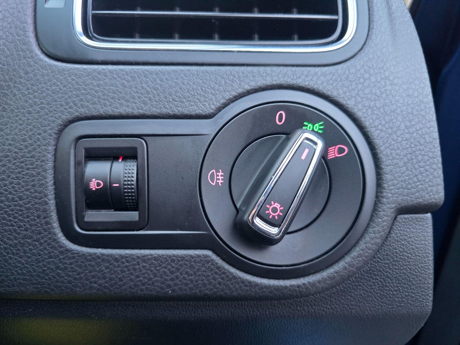 Used Volkswagen Polo 2015 for sale - 77484450: Photo 24