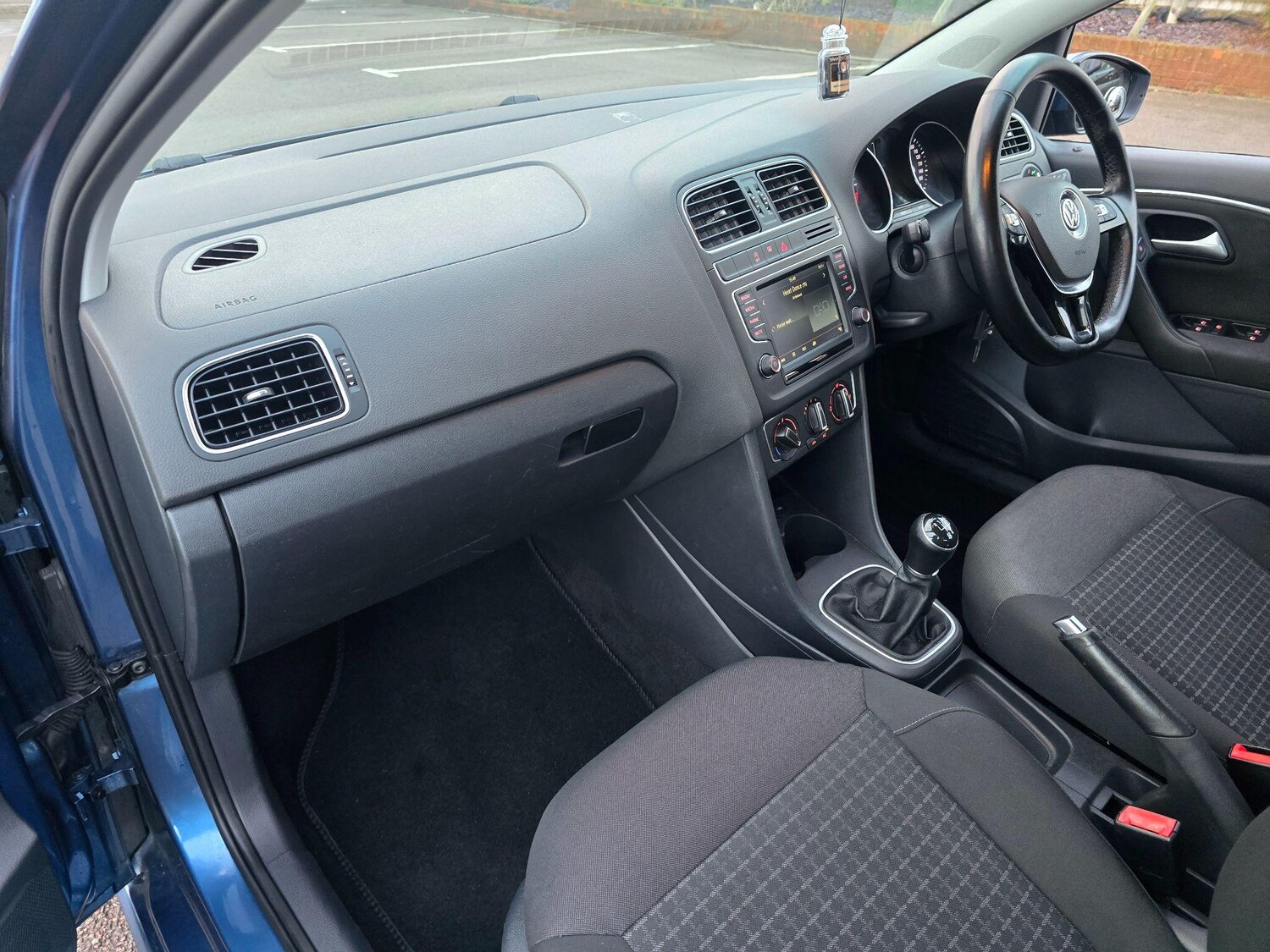 Used Volkswagen Polo 2015 for sale - 77484450: Photo 33