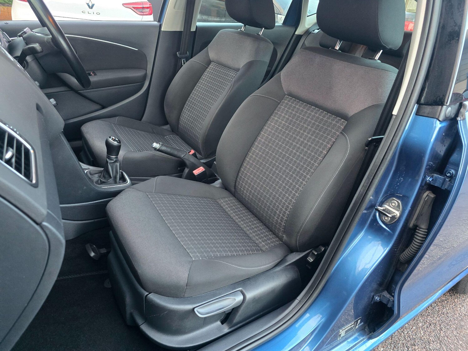 Used Volkswagen Polo 2015 for sale - 77484450: Photo 35