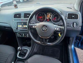 Used Volkswagen Polo 2015 for sale - 77484450: Photo