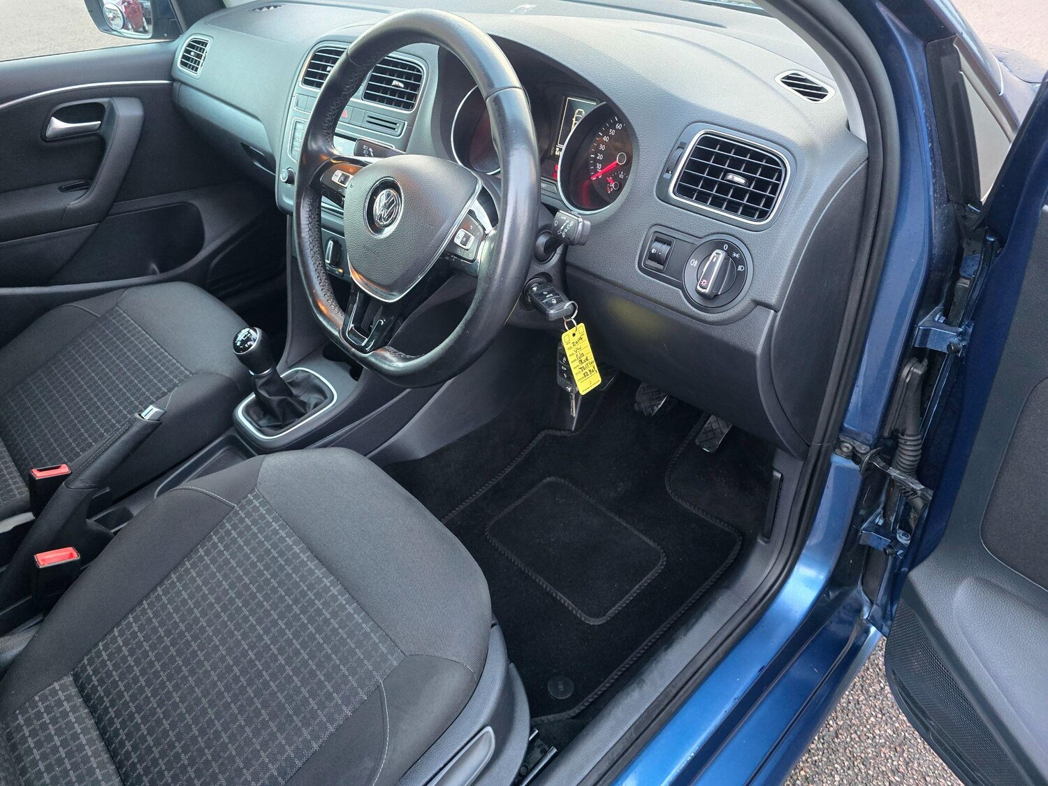 Used Volkswagen Polo 2015 for sale - 77484450: Photo 9