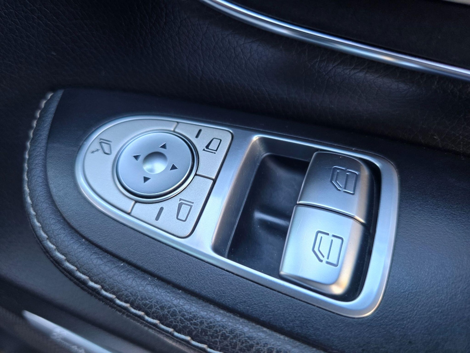 Used Mercedes-Benz V-Class 2025 for sale - 76990187: Photo 32