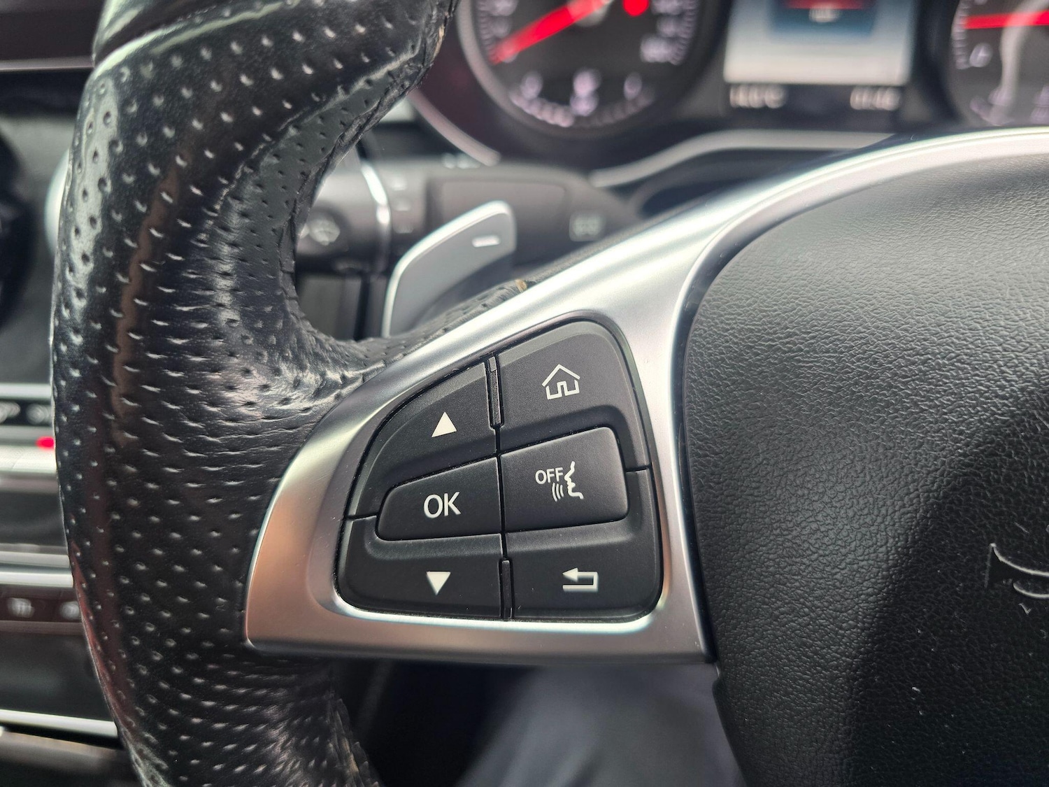 Used Mercedes-Benz GLC 2017 for sale - 76992107: Photo 25