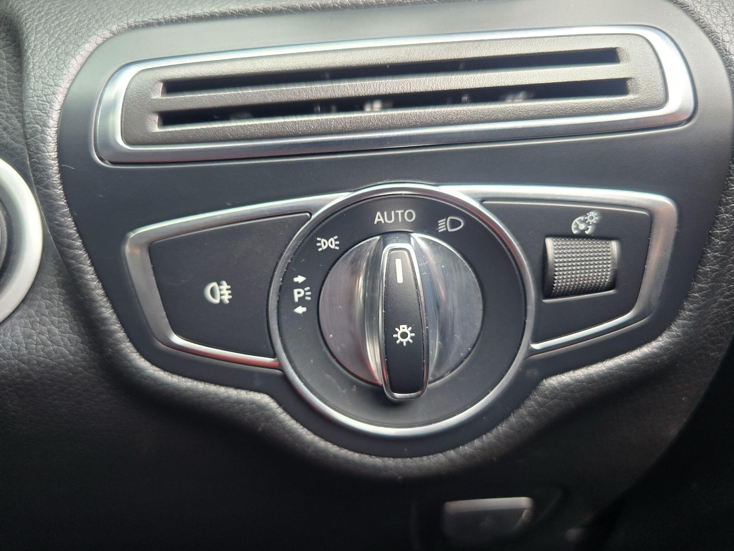 Used Mercedes-Benz GLC 2017 for sale - 76992107: Photo 28