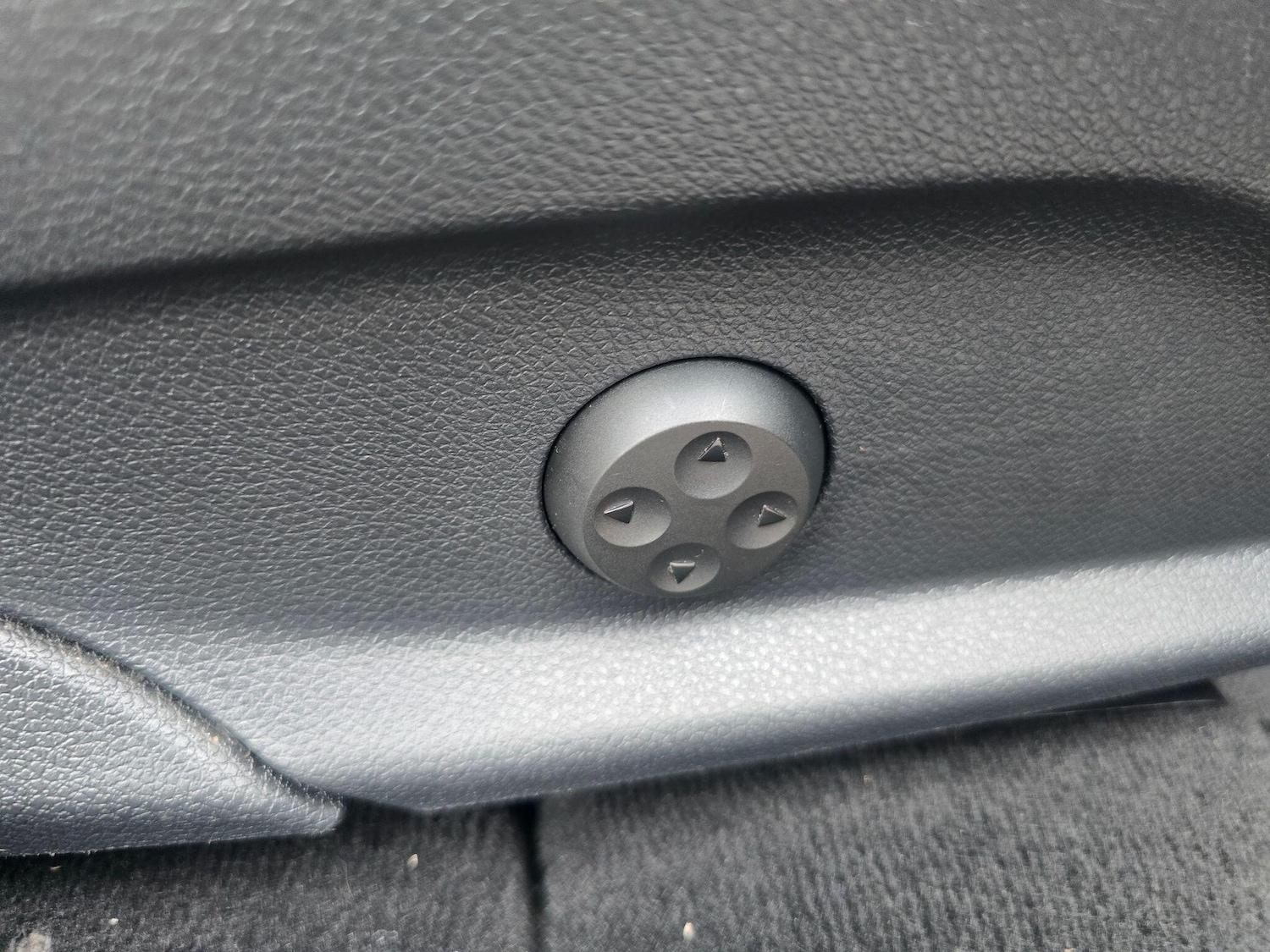 Used Mercedes-Benz GLC 2017 for sale - 76992107: Photo 34