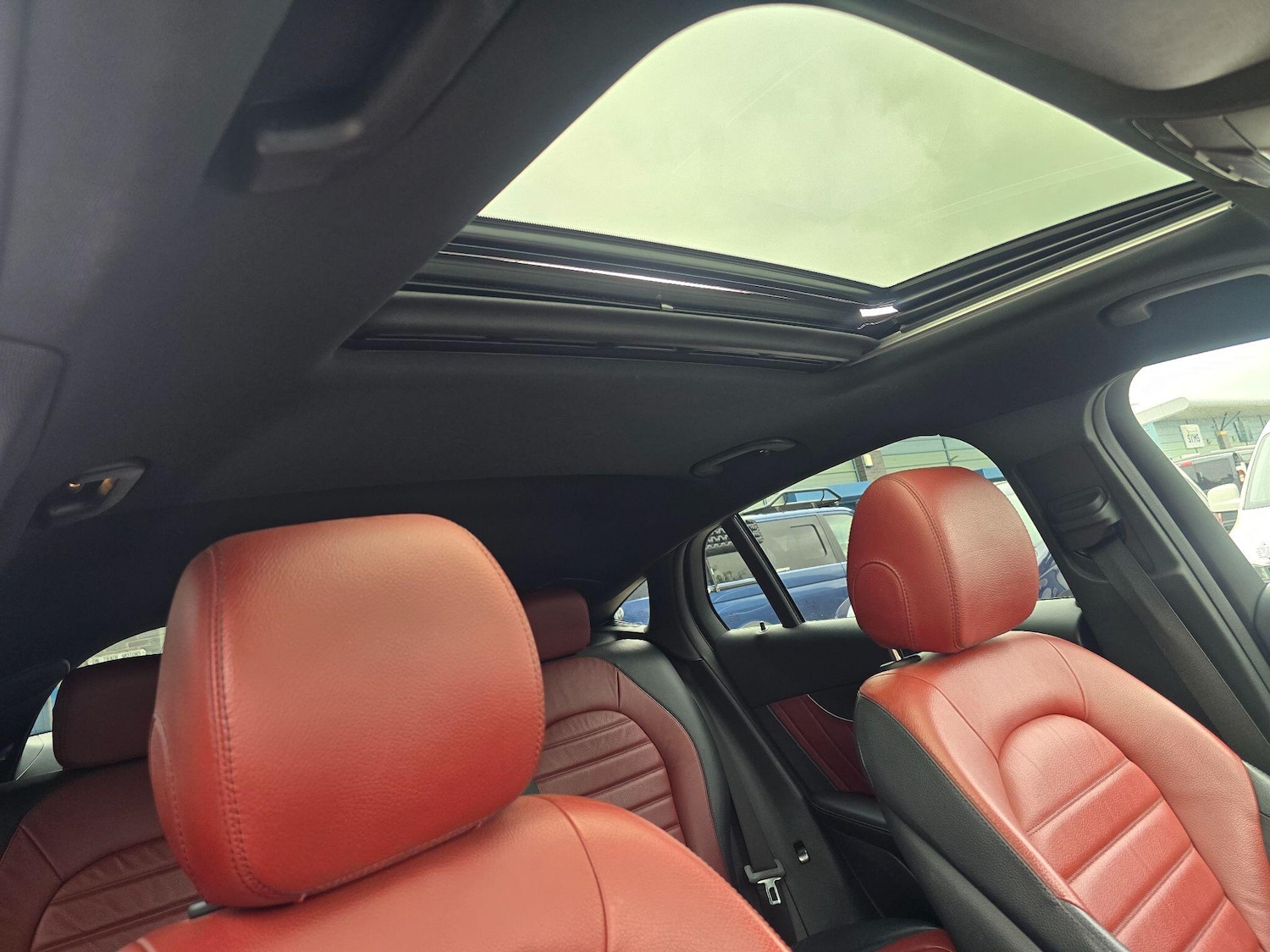 Used Mercedes-Benz GLC 2017 for sale - 76992107: Photo 4