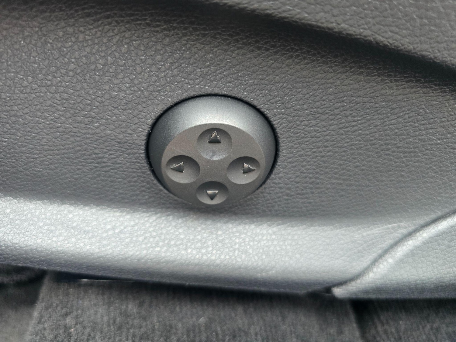 Used Mercedes-Benz GLC 2017 for sale - 76992107: Photo 42