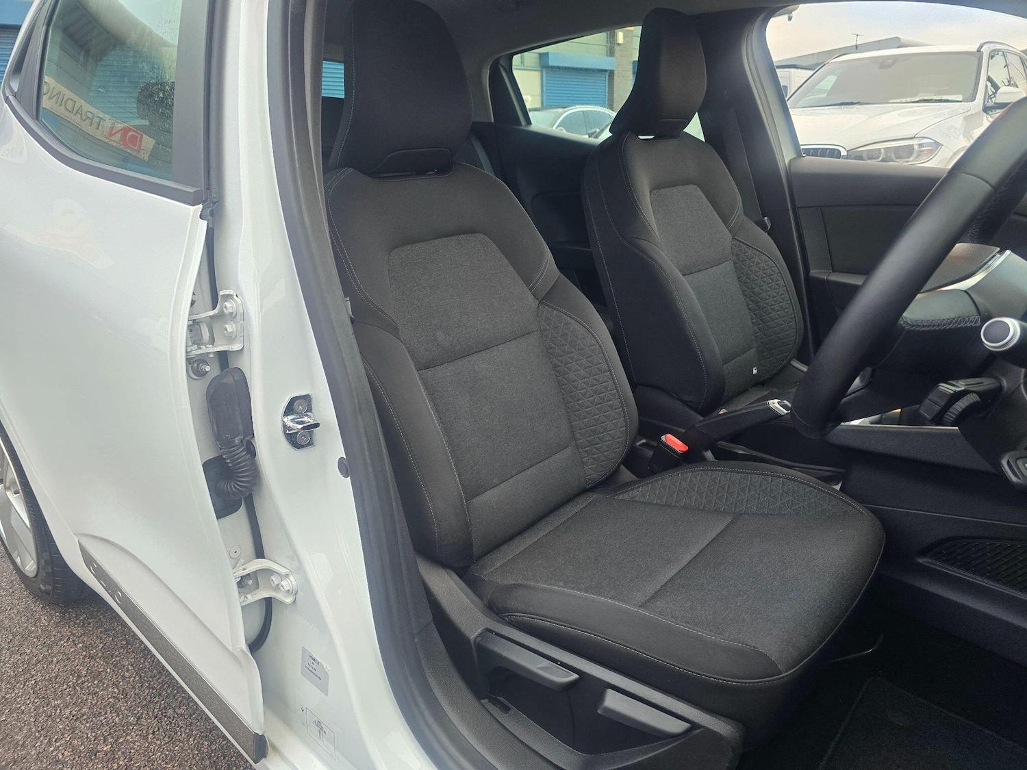 Used Renault Clio 2020 for sale - 77229617: Photo 3