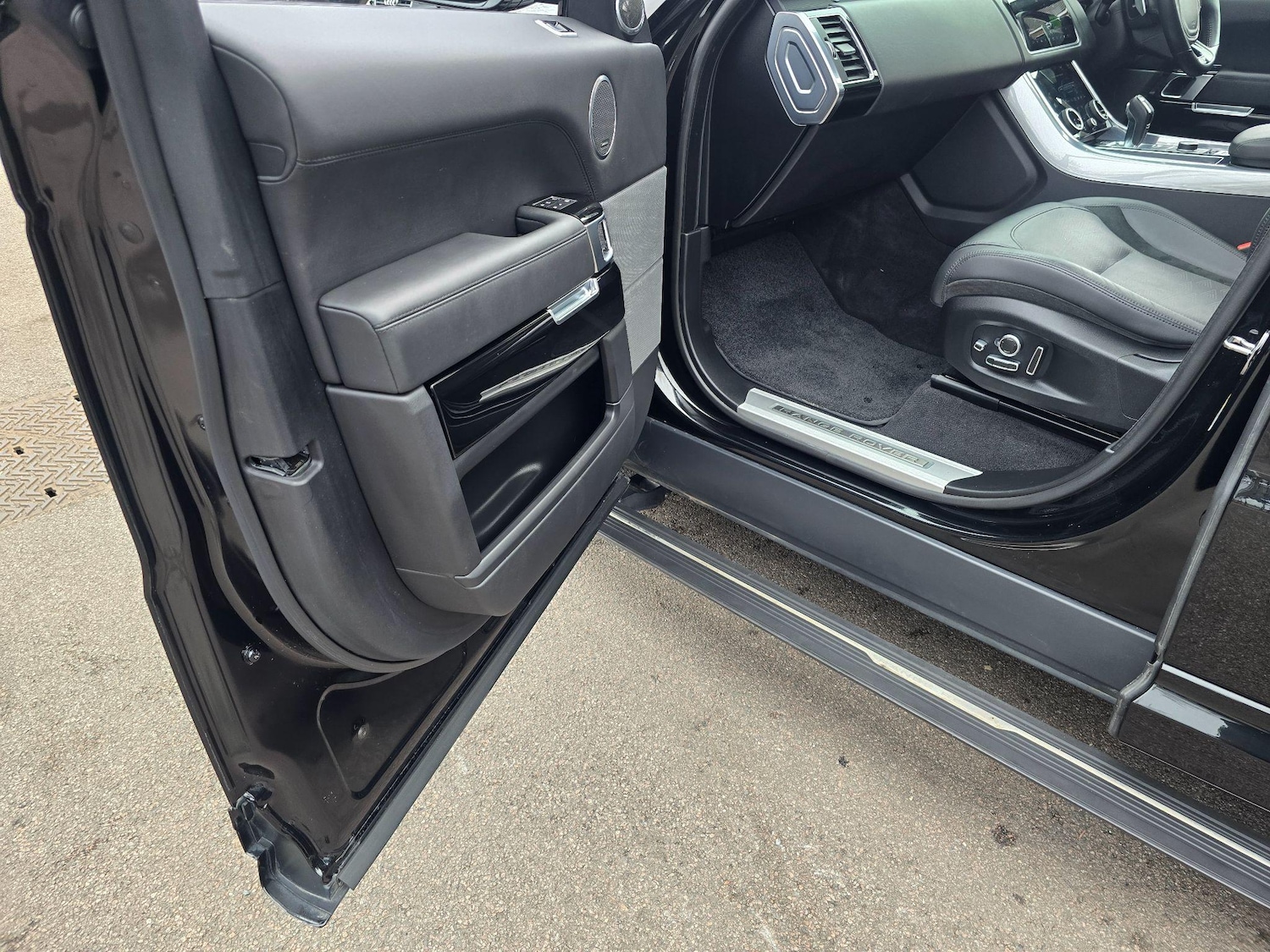 Used Land Rover Range Rover Sport for sale - 76446532: Photo 41