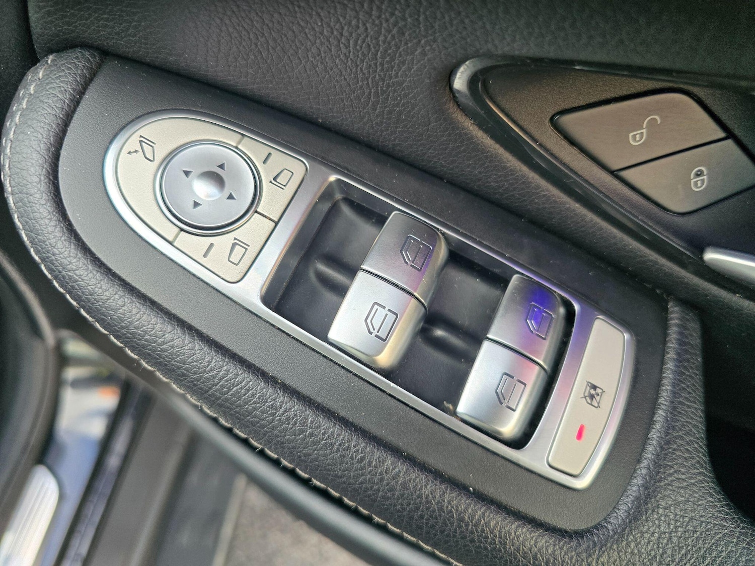 Used Mercedes-Benz GLC 2019 for sale - 76772216: Photo 32