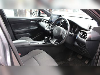 Used Toyota C-HR 2019 for sale - 79598959: Photo