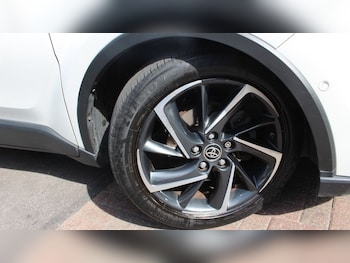 Used Toyota C-HR 2020 for sale - 79547671: Photo