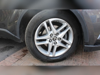 Used Toyota C-HR 2023 for sale - 79547680: Photo